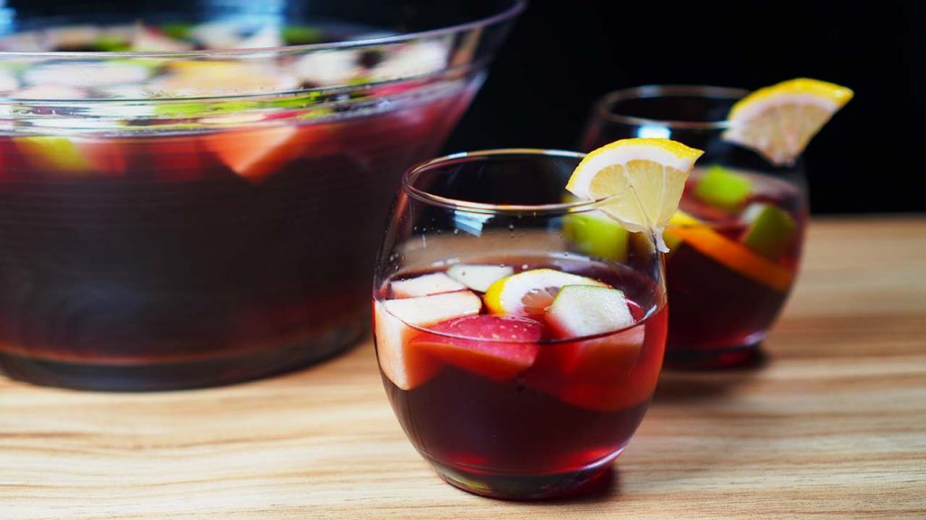 Best Traditional Red Sangria Recipe, easy traditional Spanish fruit cocktail with vodka, brandy and red wine