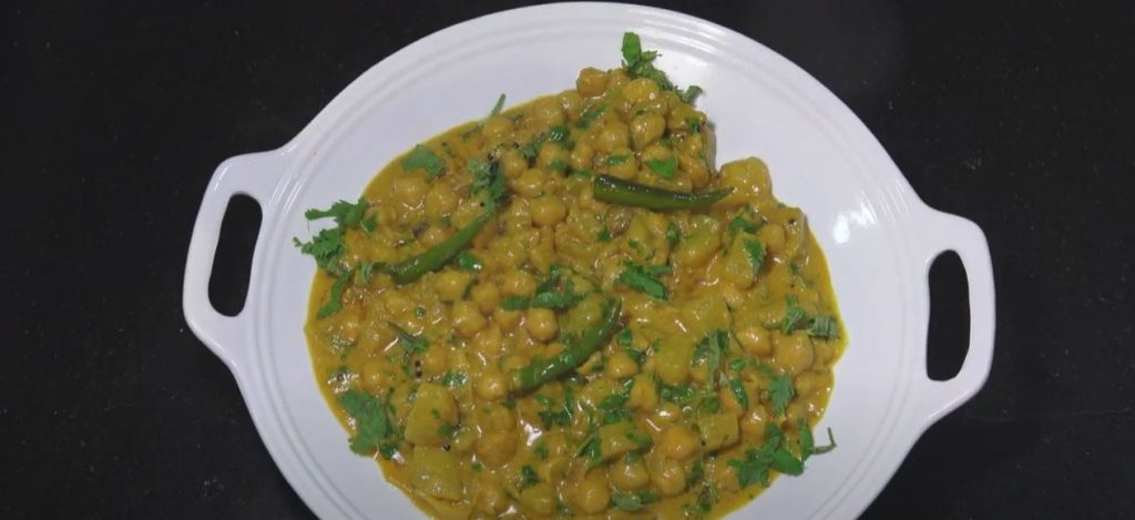 Curry Chickpea-Loaded Baked Potatoes Recipe