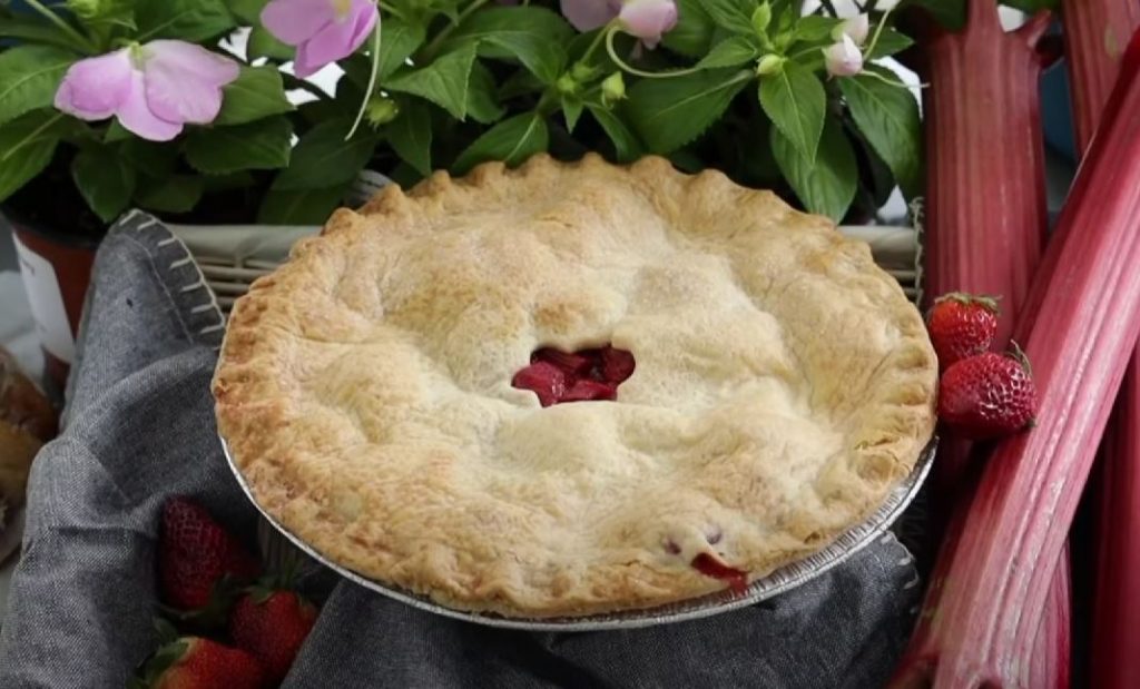 Easy Strawberry Rhubarb Pie Recipe