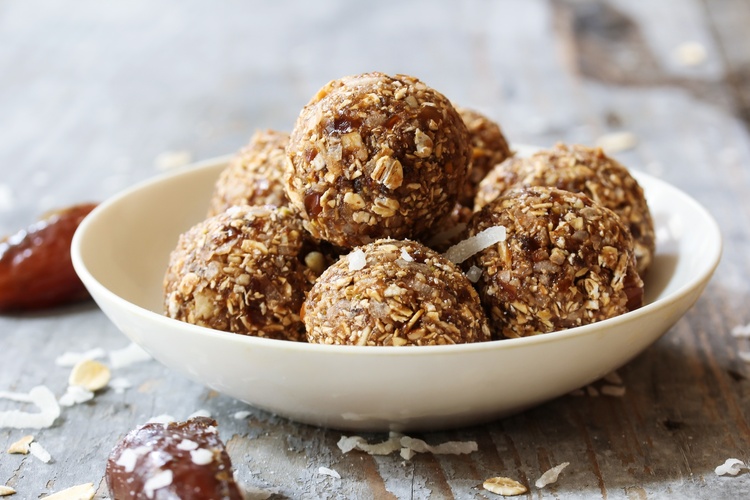 healthy-peanut-butter-chocolate-energy-bites-recipe