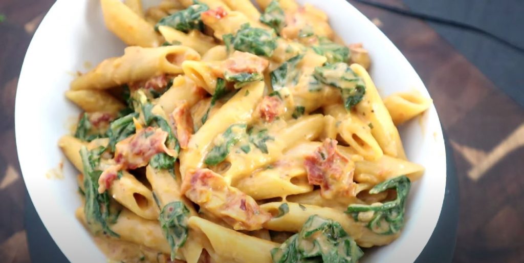 Quick Creamy Spinach and Tomato Pasta Recipe
