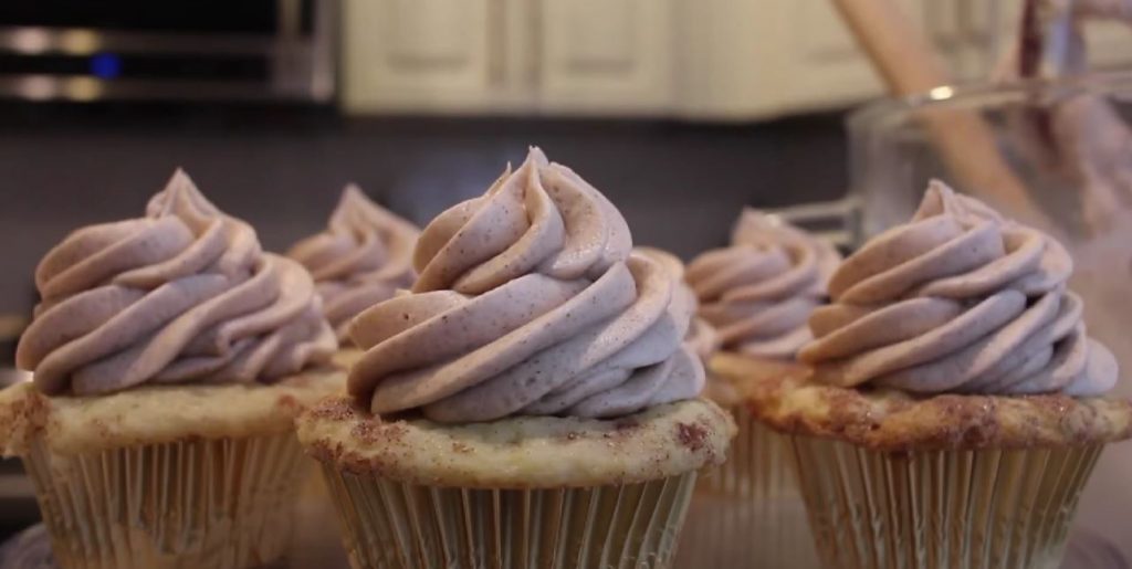 Snickerdoodle Cupcakes With Swirl Frosting Recipe