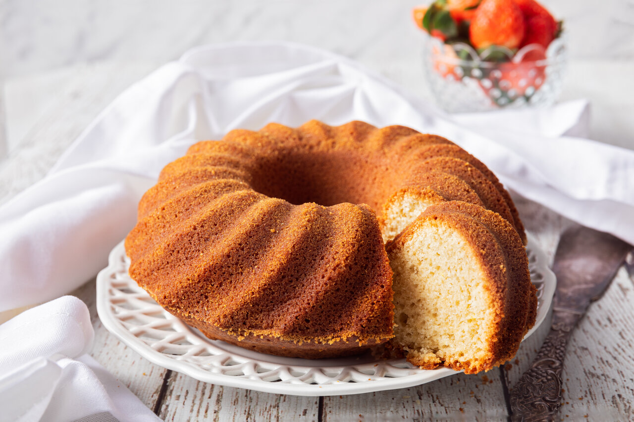 https://recipes.net/wp-content/uploads/2021/02/sour-cream-pound-cake-recipe.jpg