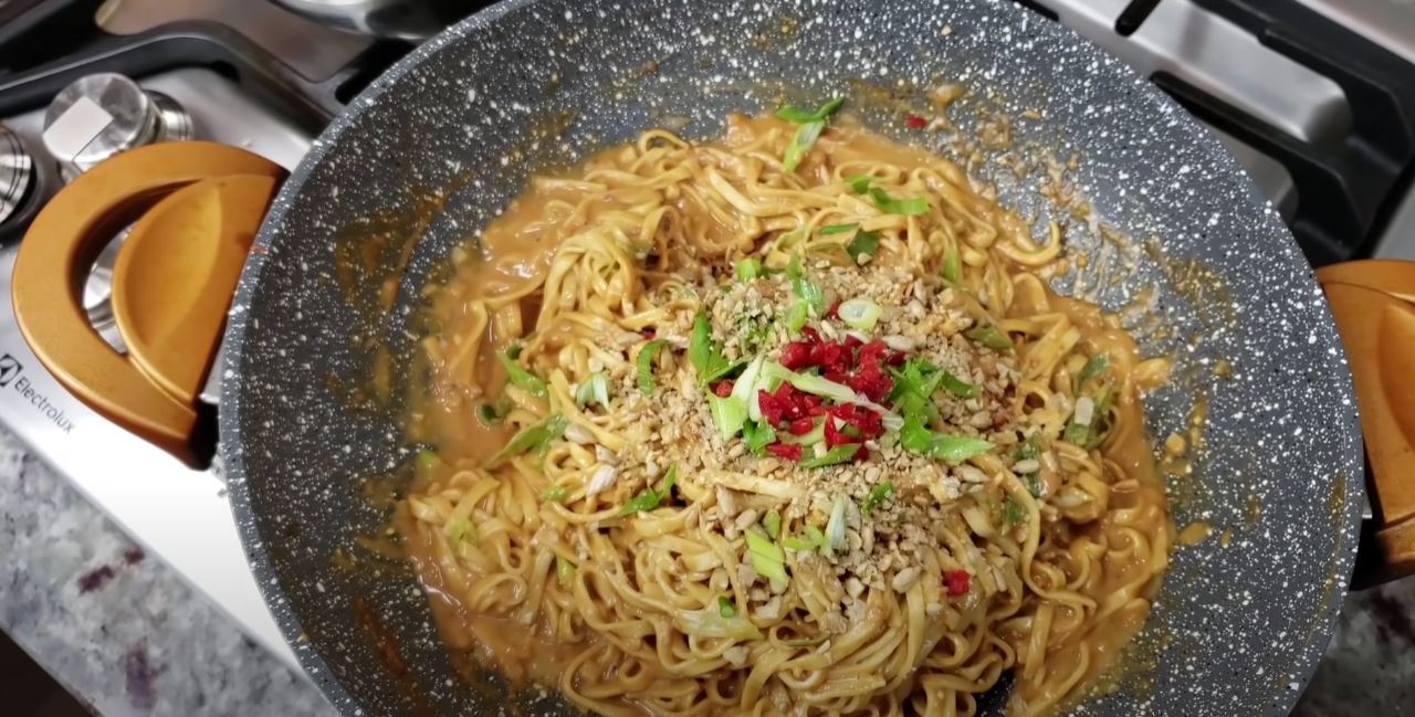 Spicy Thai Noodles with Peanut Sauce Recipe Recipe 