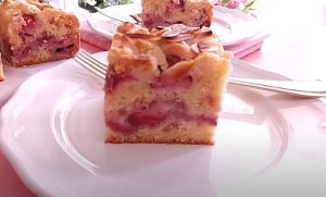Strawberries And Cream Crumb Cake Recipe