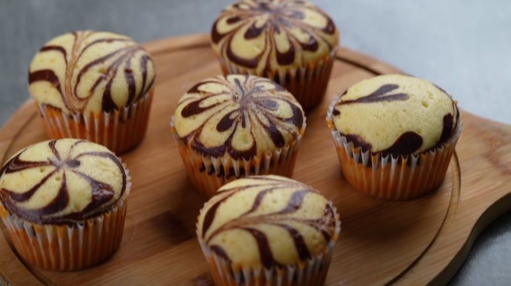 Marble cake muffins - with a special surprise!