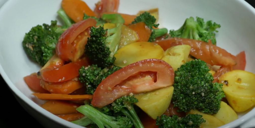 Broccoli with Turmeric and Tomatoes Recipe