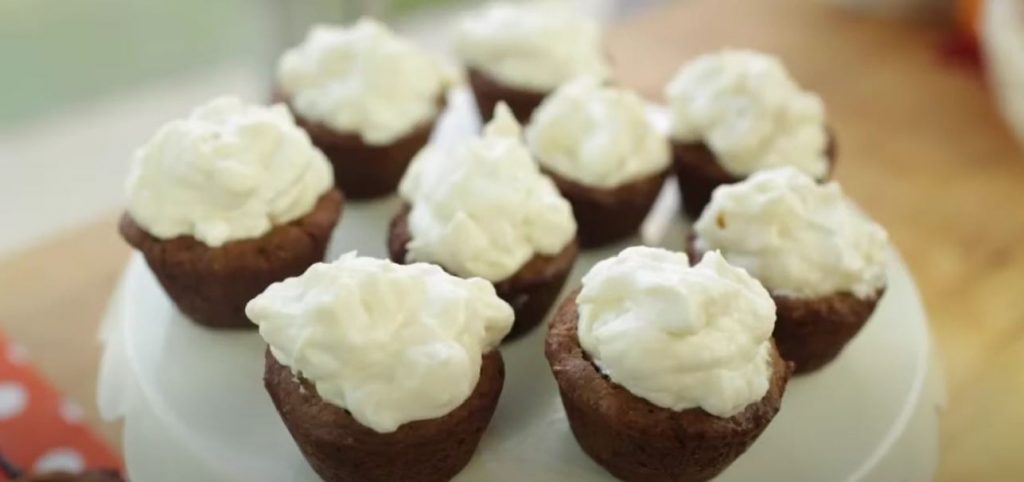 Gingersnap-Cream Cookie Cups Recipe