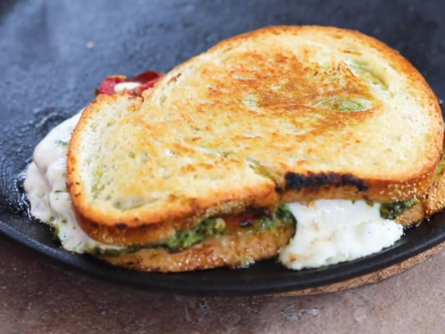 grilled-cheese-sandwich-with-mozzarella-red-peppers-and-arugula-recipe