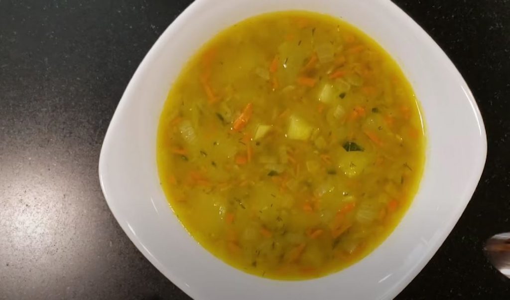 5-ingredient Vegan Pea Soup - Vibrant plate