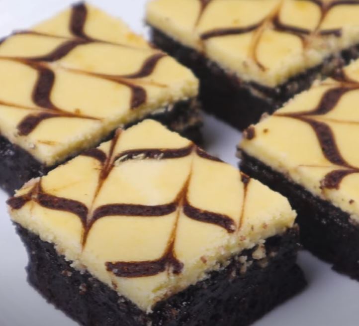 Light Fudge Swirled Cheesecake Brownies