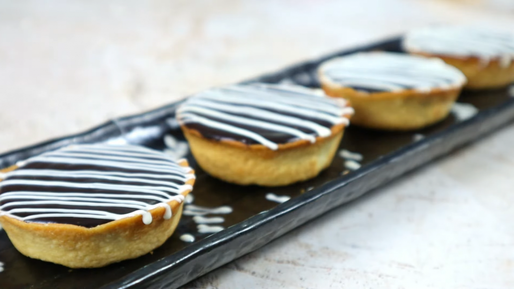 shortbread-tarts-with-chocolate-filling-recipe