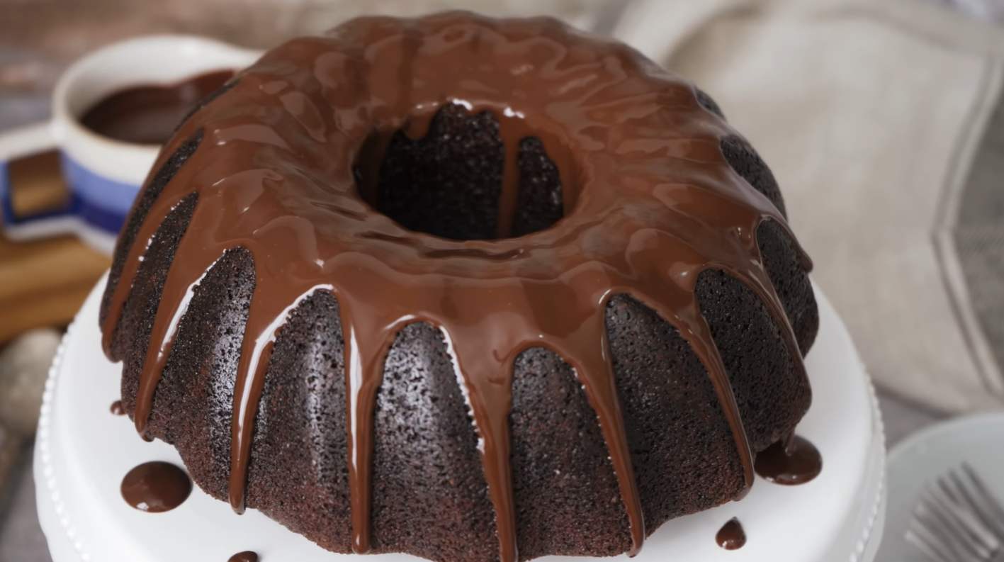 Copycat Portillo's Chocolate Cake Recipe - Recipes.net