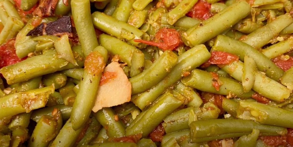 Spicy Green Beans with Bacon and Tomatoes Recipe