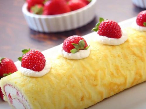 Strawberries 'n' Cream Cake Roll Recipe