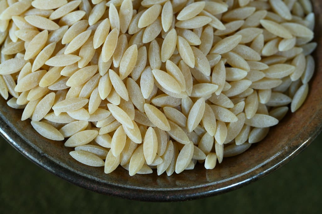 Dried orzo pasta noodles
