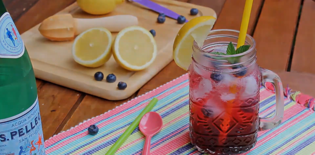 easy-sparkling-blueberry-lemonade-recipe