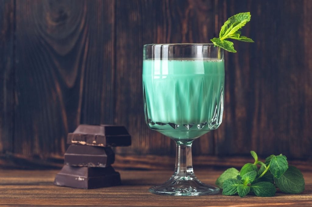 a glass of grasshopper cocktail