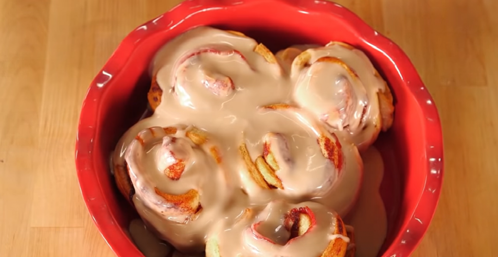 maple-bacon-cinnamon-rolls-recipe