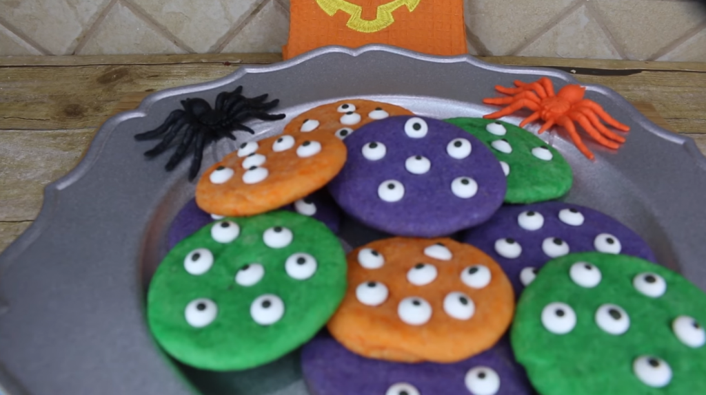 monster-eye-sugar-cookies-recipe