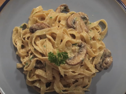 mushroom-fettuccine-with-tarragon-and-goat-cheese-sauce-recipe