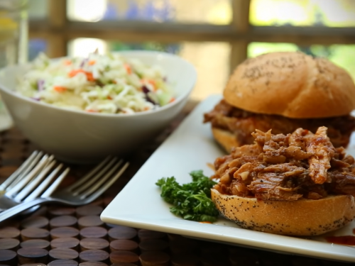 pulled-pork-with-tangy-barbecue-sauce-recipe