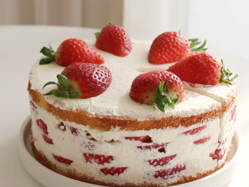 strawberry-gooey-butter-cake-recipe