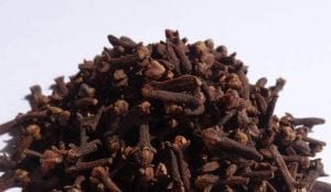 pile of whole cloves