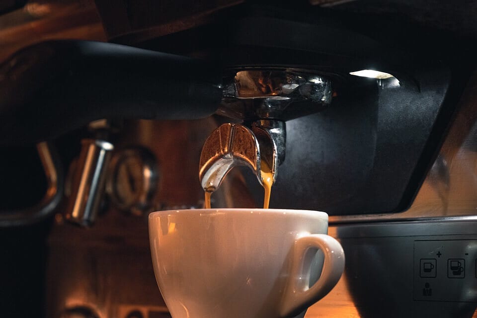 8 Best Coffee Makers with Grinders 2022- Built-In Coffee Grinders