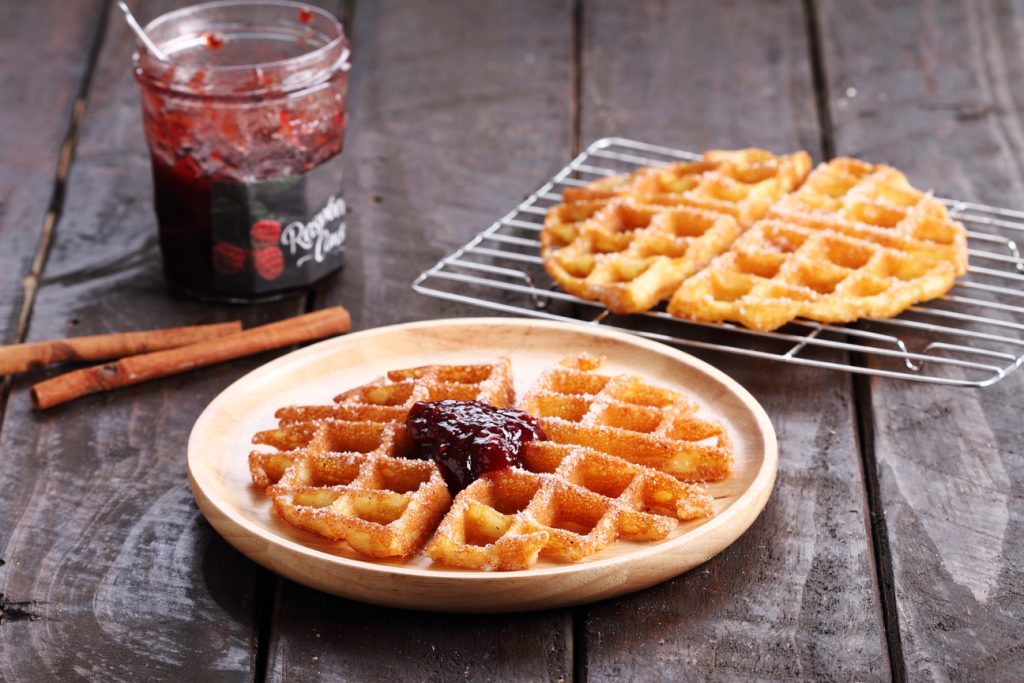 easy-churro-waffles-recipe