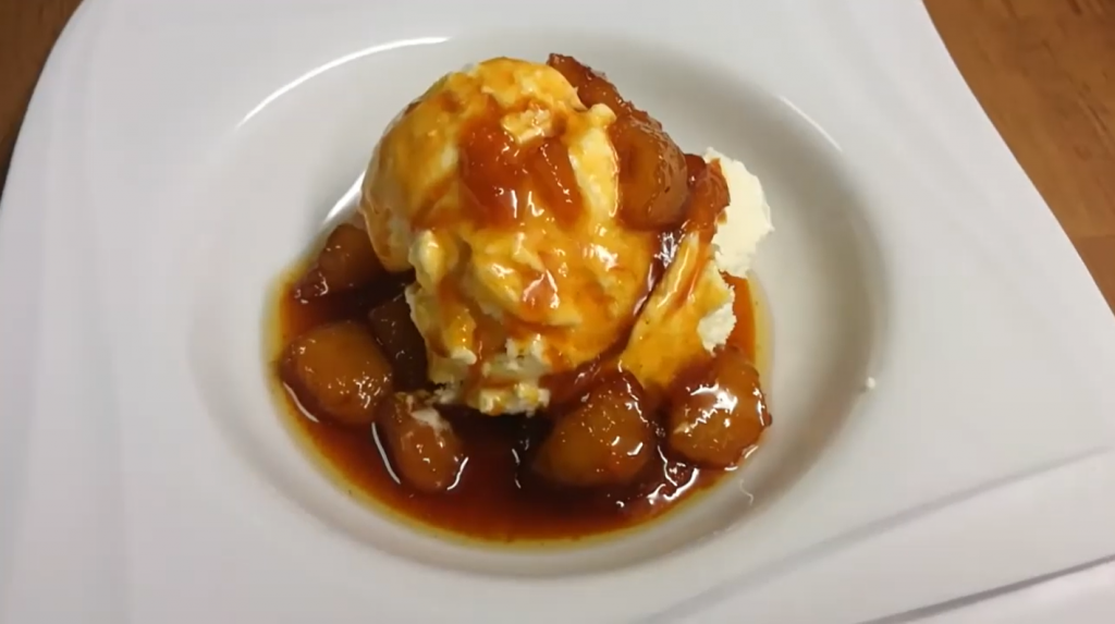 sour-cream-ice-cream-with-caramelized-pear-compote-recipe