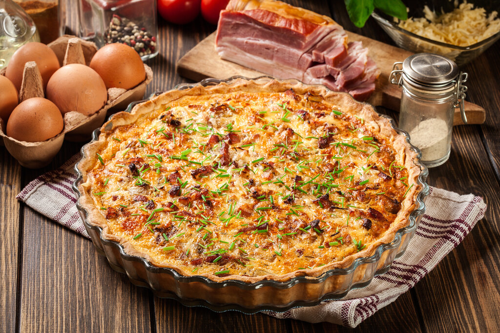 Breakfast Pie Recipe, pie for breakfast with cheese, sausage, bacon, ham