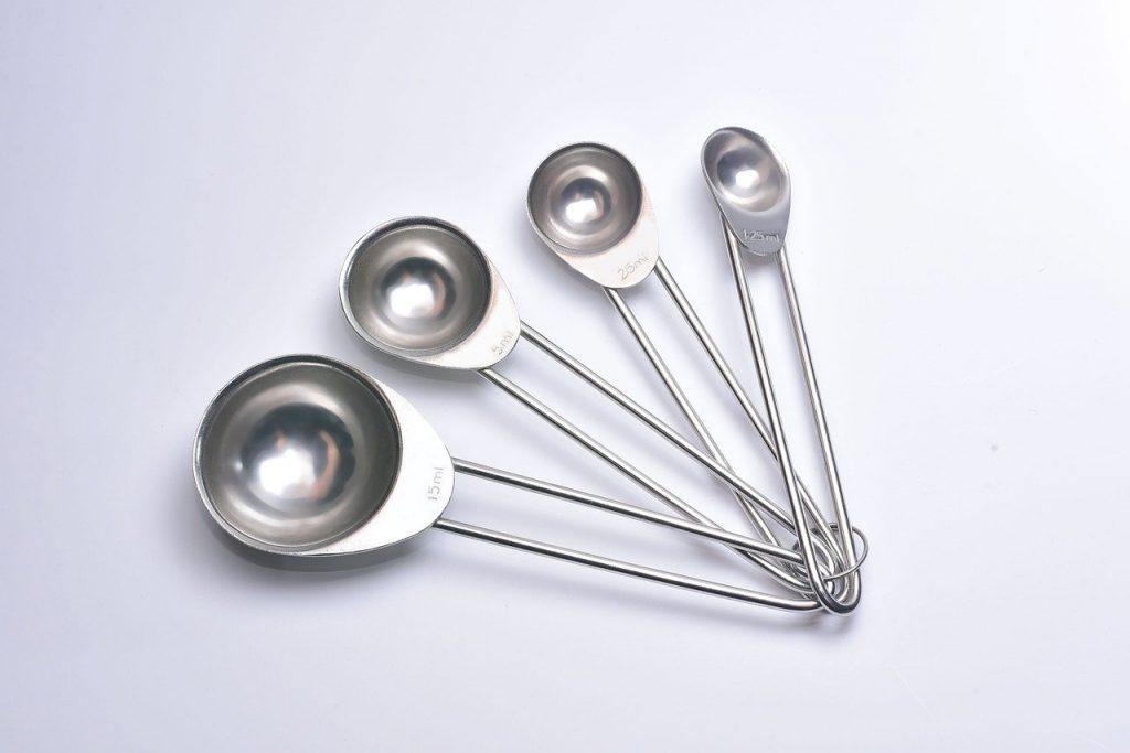 Metal measuring spoons