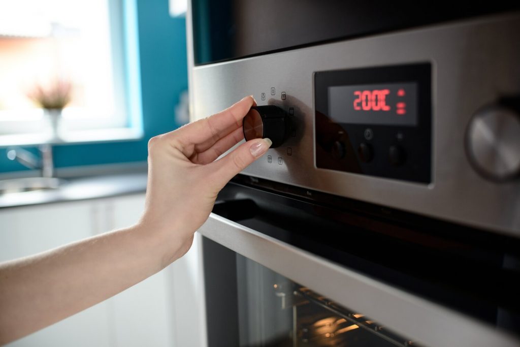 What temperature should the oven be set at to duplicate a low