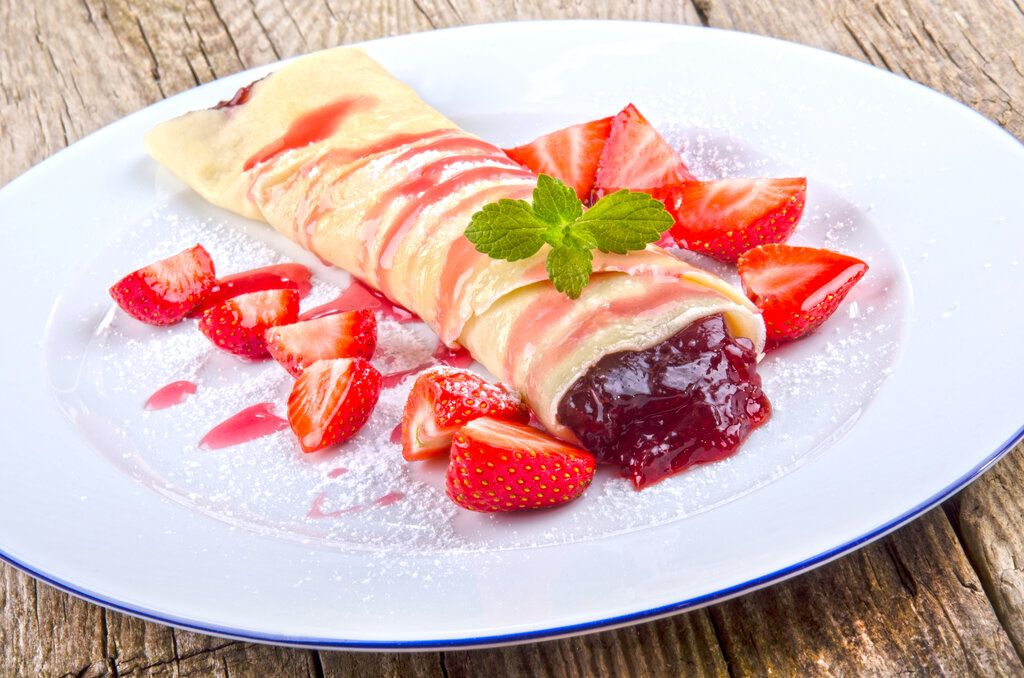 Strawberry Crepes Recipe, homemade crepes with pureed strawberries, strawberry crepe dessert