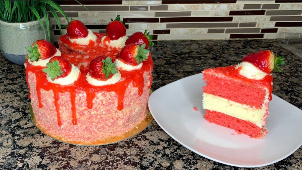 strawberry-crunch-cake-recipe
