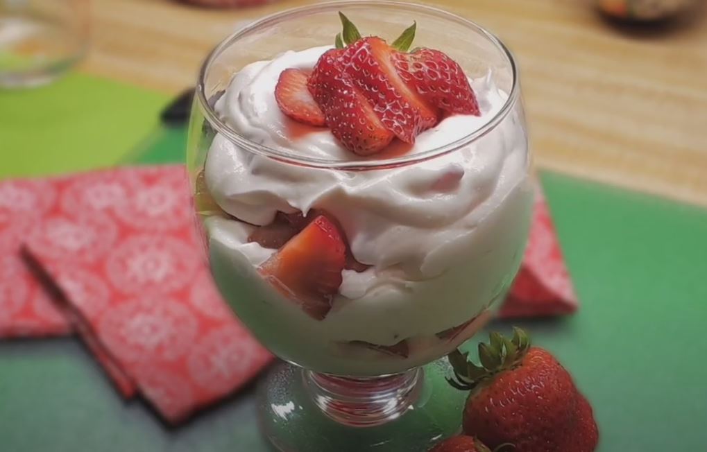 Fresas con Crema (Mexican Strawberries and Cream) - Isabel Eats