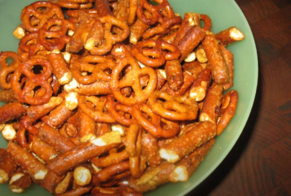 https://recipes.net/wp-content/uploads/2021/10/honey-mustard-pretzels-recipe.jpg