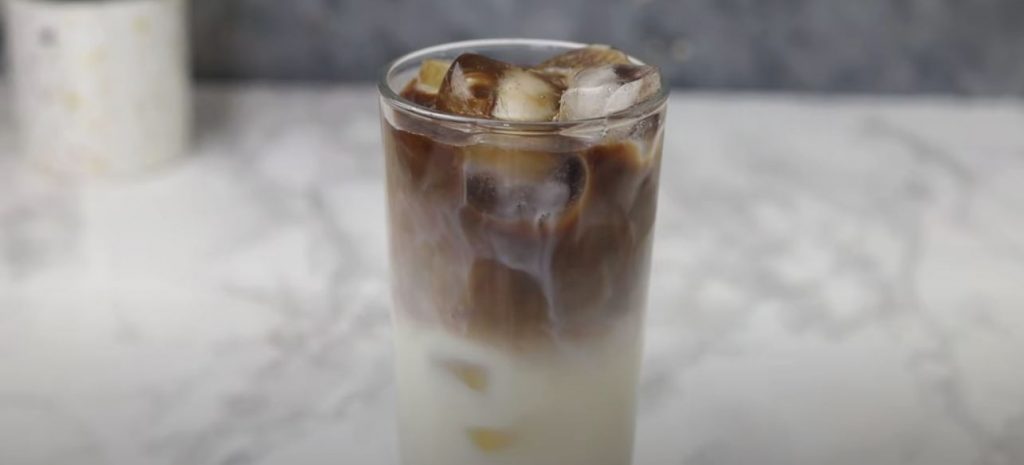 iced-vanilla-latte-recipe-starbucks-copycat