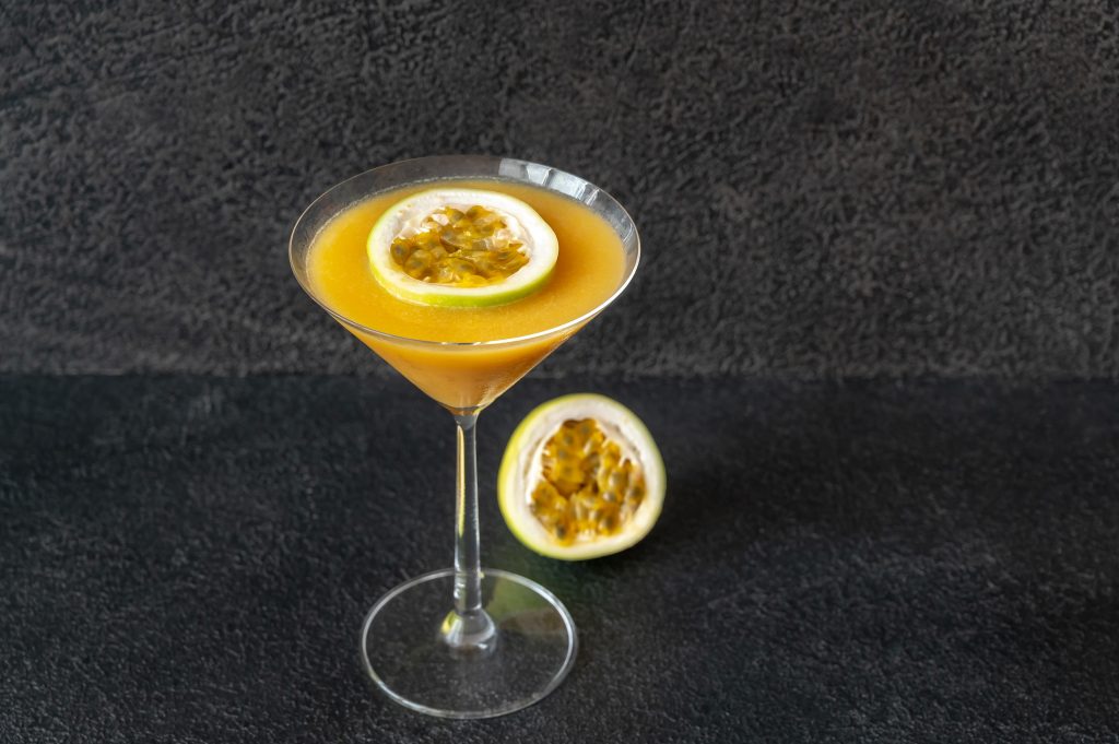 https://recipes.net/wp-content/uploads/2021/10/pornstar-martini-recipe-1024x681.jpeg