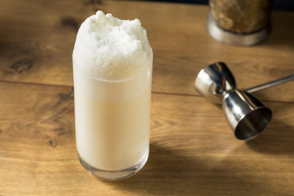 ramos gin fizz cocktail