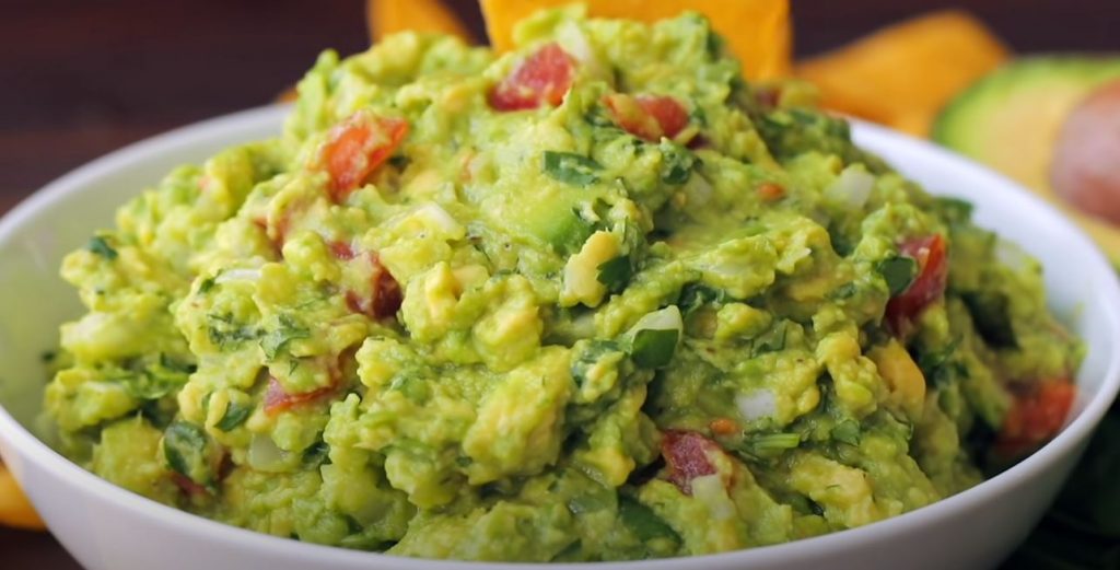 salad-with-guacamole-recipe