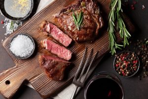 steak cut on chopping board, grilled ribeye, best cut of steak