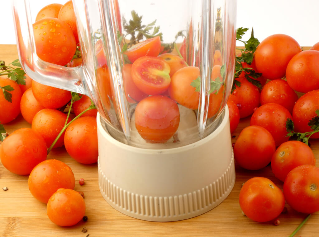 fresh tomatoes in blender, How to Make Tomato Puree?