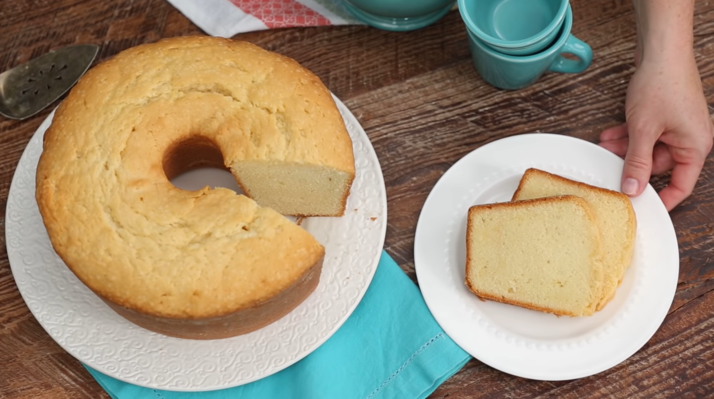 https://recipes.net/wp-content/uploads/2021/12/million-dollar-pound-cake-recipe.png