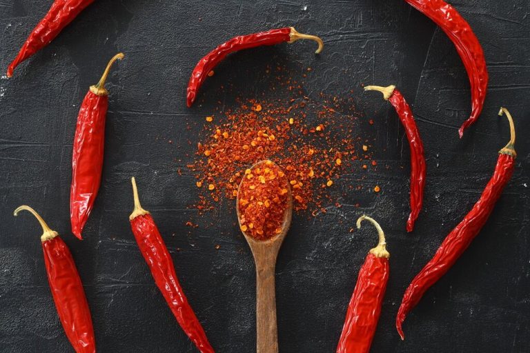 10 Cayenne Pepper Substitutes (and How to Use Them!)