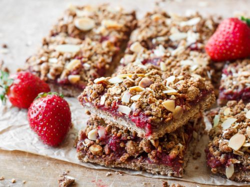 oat crumble bars with strawberries