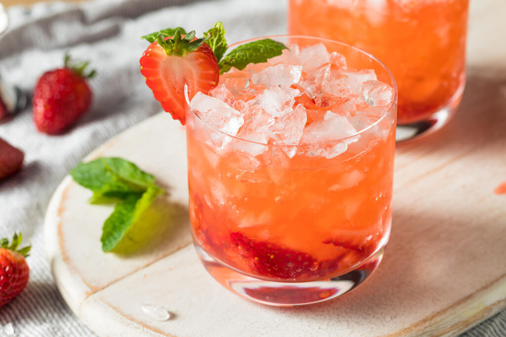 Blushing strawberry gin and tonic - Simply Delicious