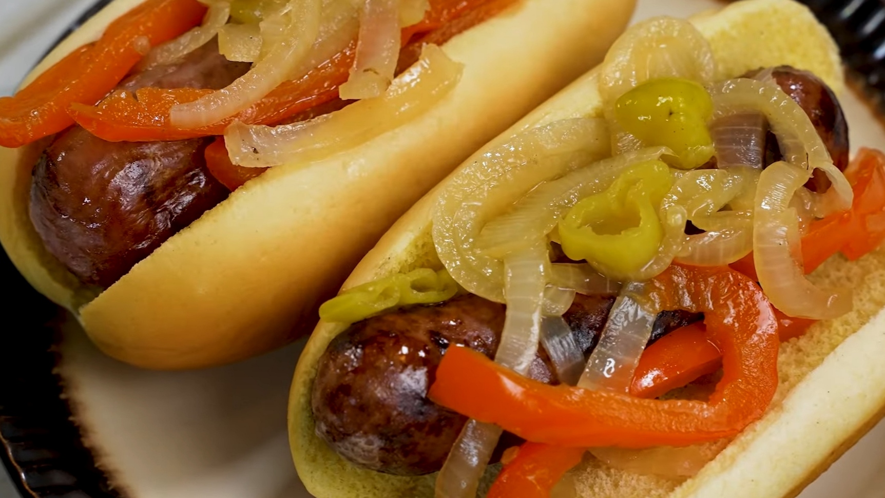 https://recipes.net/wp-content/uploads/2022/04/Beer-Brats-Hot-Tub-with-Dill-Pickle-Relish.jpg
