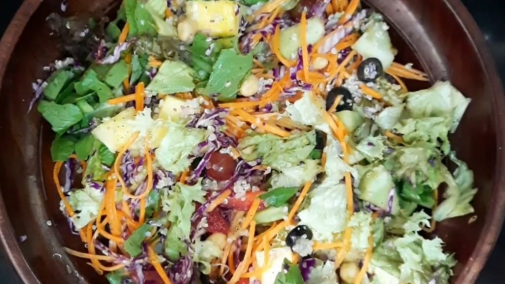 Copycat Trader Joe's Mega Crunchy Romaine Salad Recipe
